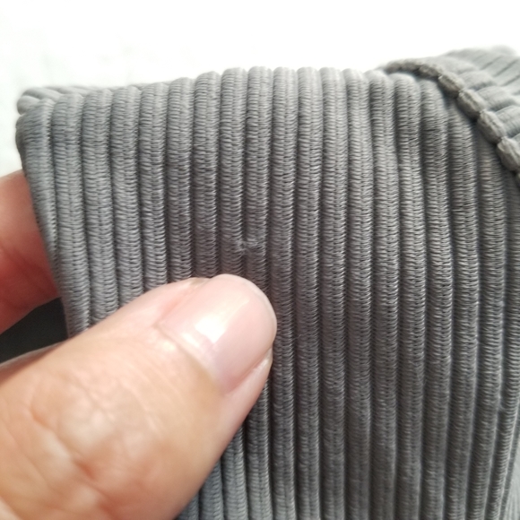 Frankie's Bikinis grey ribbed bikini top size smal - Picture 3 of 6